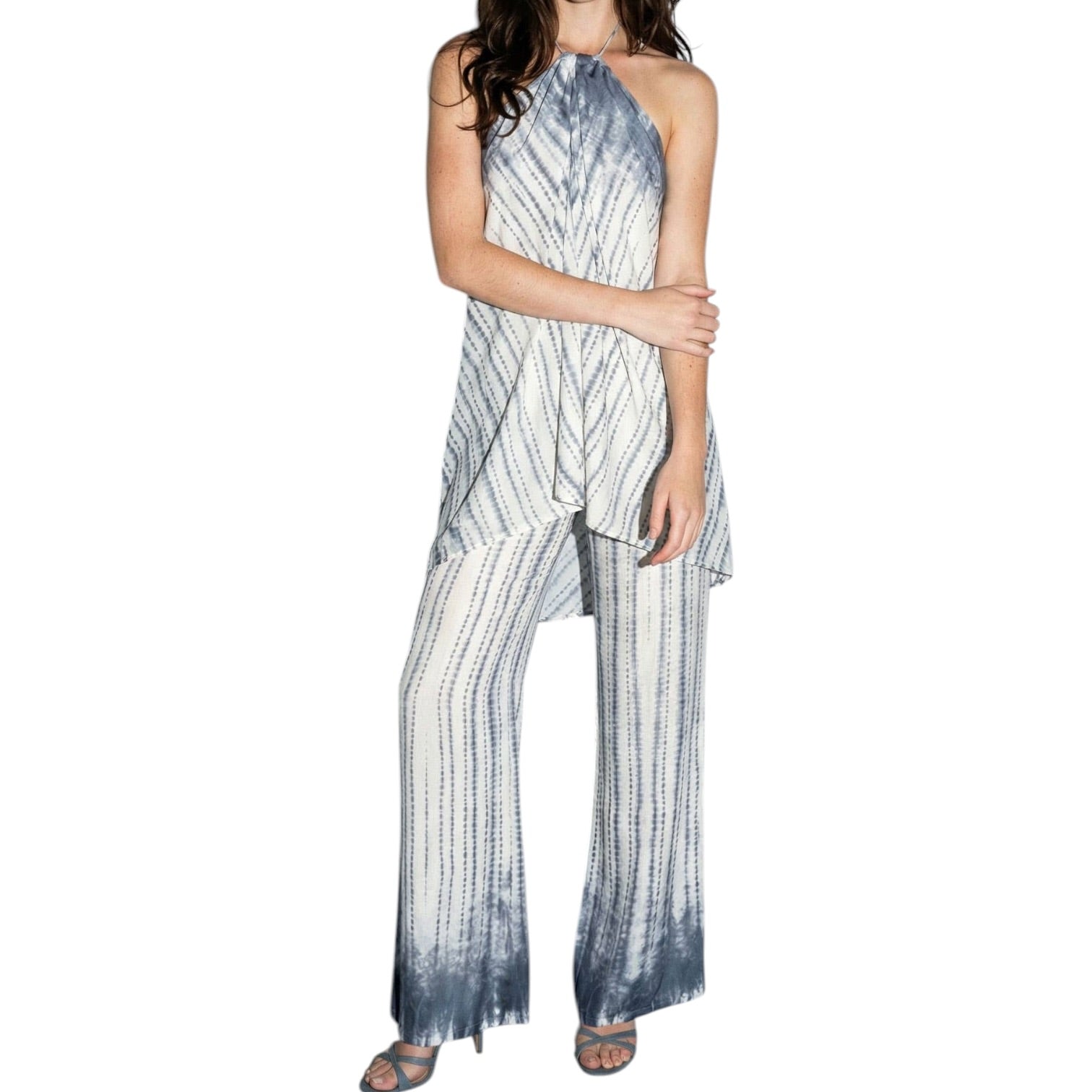 Woman wearing a sleeveless, patterned set on a white background